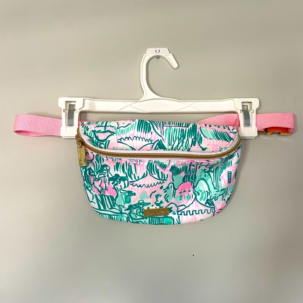 Lily Pulitzer fanny pack. Adjustable straps with gold zipper and attachments.